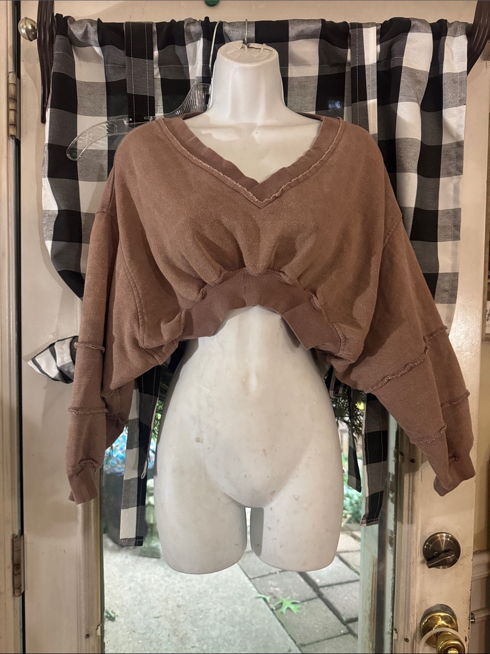 Urban Outfitters Cropped V-Neck Sweatshirt in Brown XS